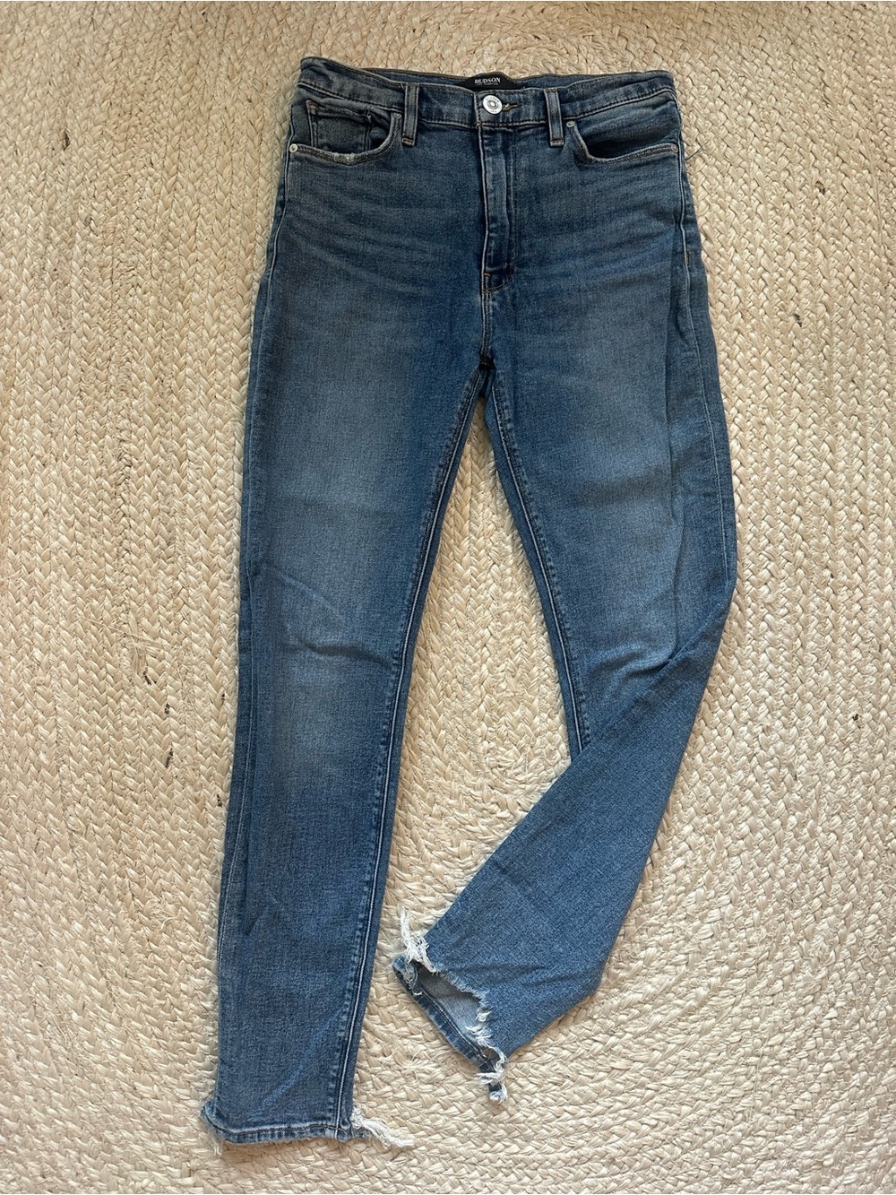 Hudson Jeans Women's Skinny Jeans in Medium/Dark Blue Wash with Distressed Hem